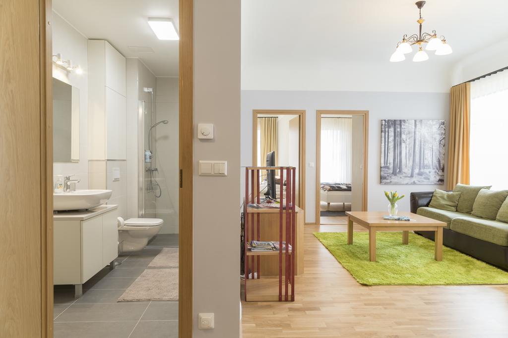 Saaresalu City Center Apartment Pärnu Buitenkant foto